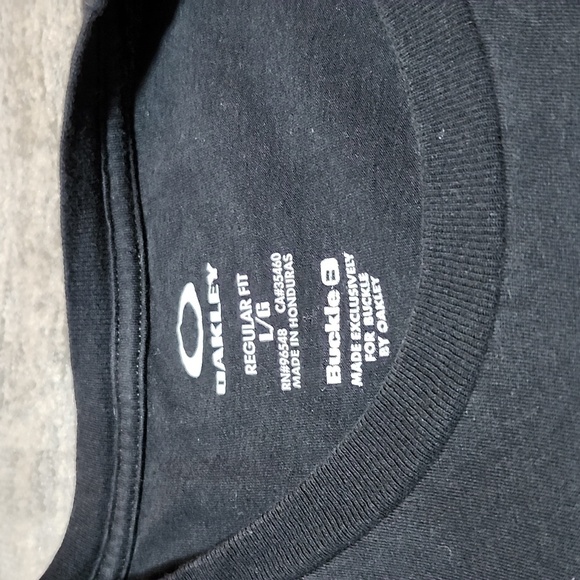 OAKLEY BUCKLE EXCLUSIVE REGULAR FIT GRAPHIC CREW-NECK TEE-SHIRT LARGE - Picture 3 of 11